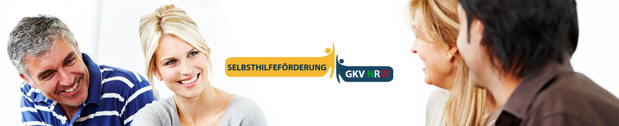 Bild von vier Personen, die sich unterhalten sowie das Logo der GKV Selbsthilfeförderung NRW.
