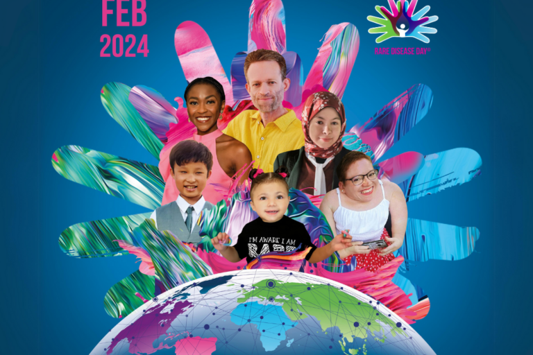 Das Poster zeigt sechs Menschen, die sich in Alter, Herkunft und Behinderung unterscheiden, sowie die Zeichnung eines über Knotenpunkte vernetzten Globus‘. Dazu ist zu lesen: 29 Feb 2024 – Rare Disease Day – Gemeinsam BUNT werden – Bewusstsein schaffen für die weltweit 300 Millionen Menschen mit Seltenen Erkrankungen und ihre Familien, gemeinsam mit EURORDIS-Rare Diseases Europe und 72 nationalen Allianzen für Seltene Erkrankungen