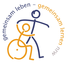 Das Logo von „Gemeinsam Leben, Gemeinsam Lernen“ zeigt neben den Vereinsnamen ein Strichmännchen im Rollstuhl, das mit einem anderen stehenden tanzt.