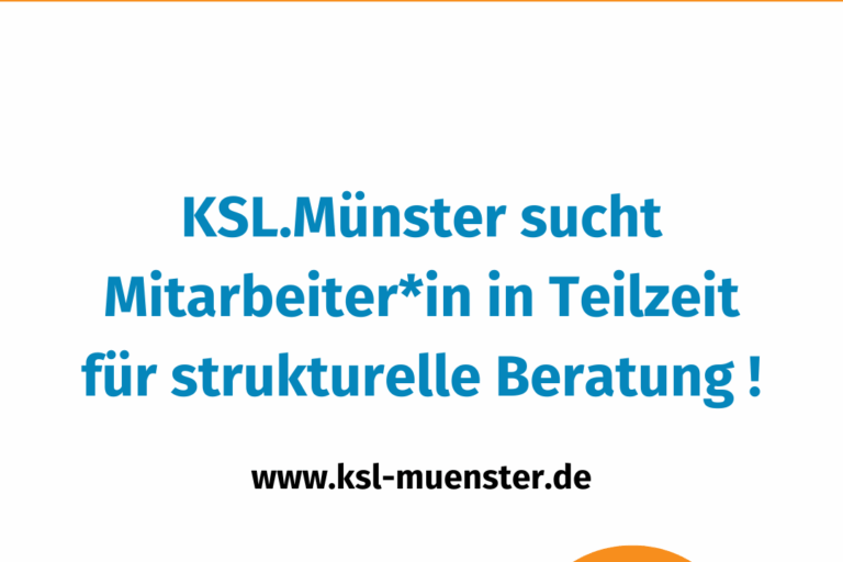 Im Mittelpunkt der Kachel stehen auf weißem Hintergrund die Info „KSL.Münster sucht Mitarbeiter*in in Teilzeit für strukturelle Beratung“ in blauer Schrift sowie der schwarz gesetzte Link zur Webseite (www.ksl-muenster.de). Auf einem orangefarbenen Balken darüber ist in weißen Buchstaben „Stellenausschreibung“ zu lesen und am unteren Bildrand sind das LAG-Logo und der Claim „Gemeinsam stärker!“ als orange Sprechblase abgebildet.