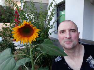 Ralf Bauer lächelt in die Kamera.