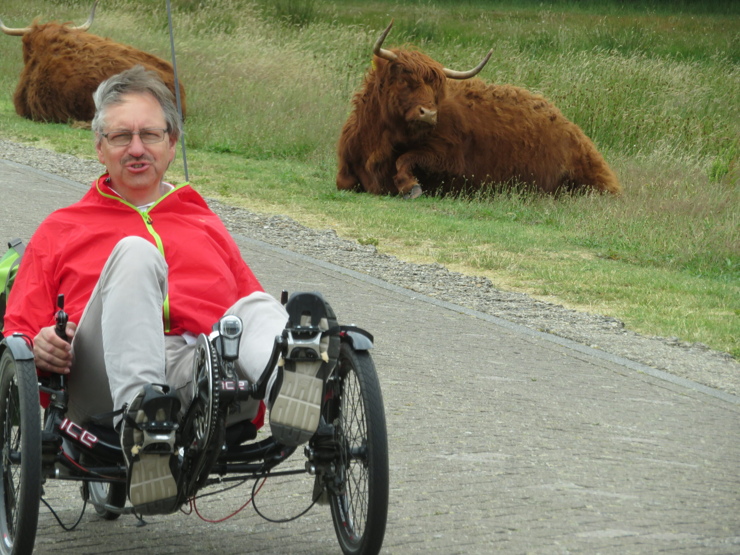 Foto Doktor Andreas Bach auf seinem Liegenrad